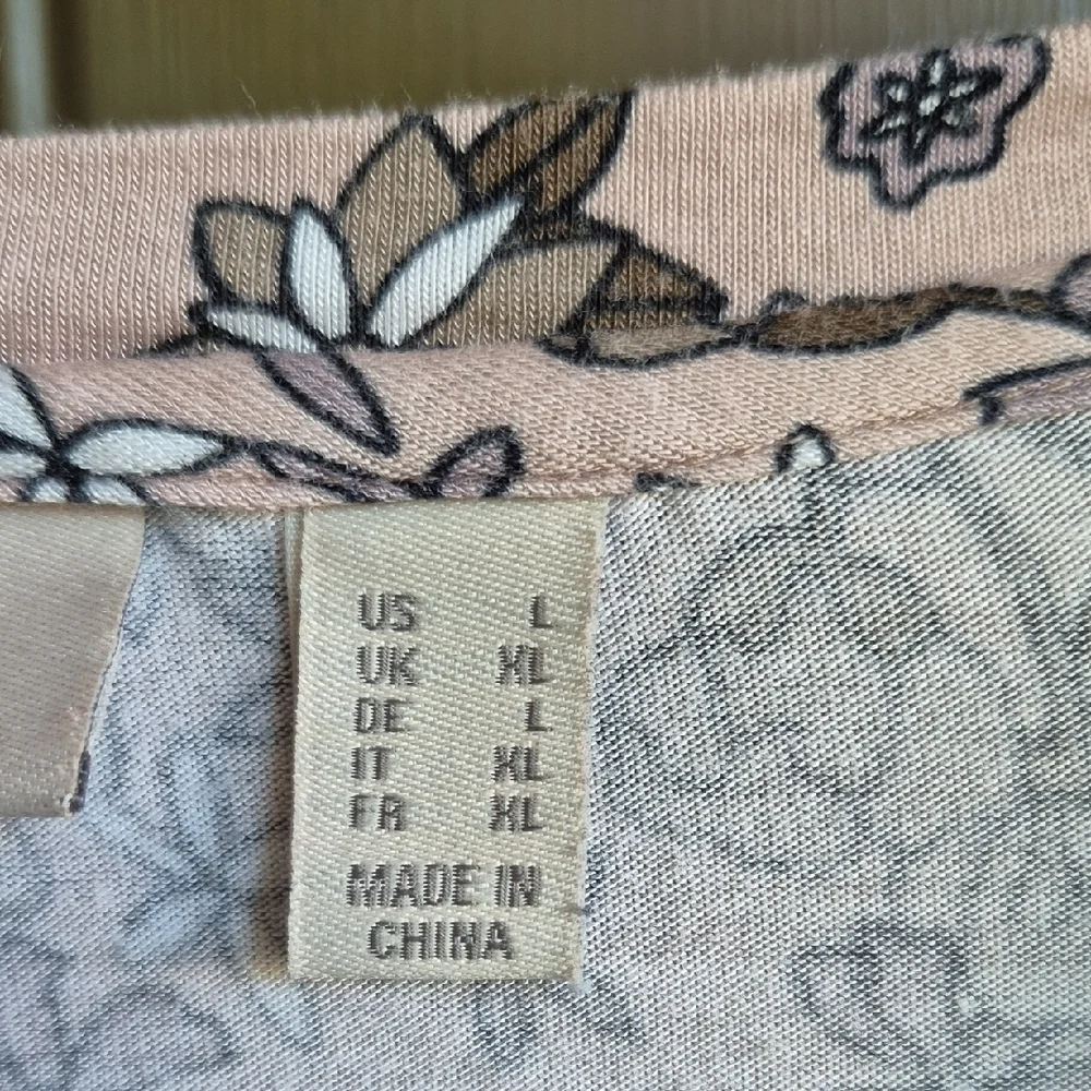 LOGO by Lori Goldstein Floral Lace Trim Blouse Pink and Gray - Picture 3 of 7